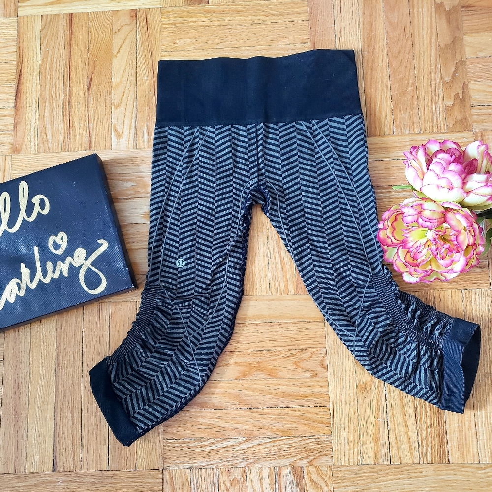 Lululemon Ebb and Flow Cropped Leggings Size 4